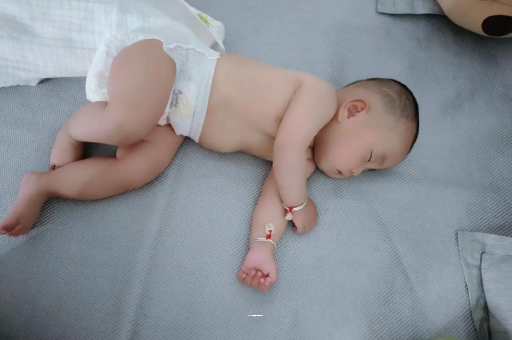 威海几个月宝宝会抬头